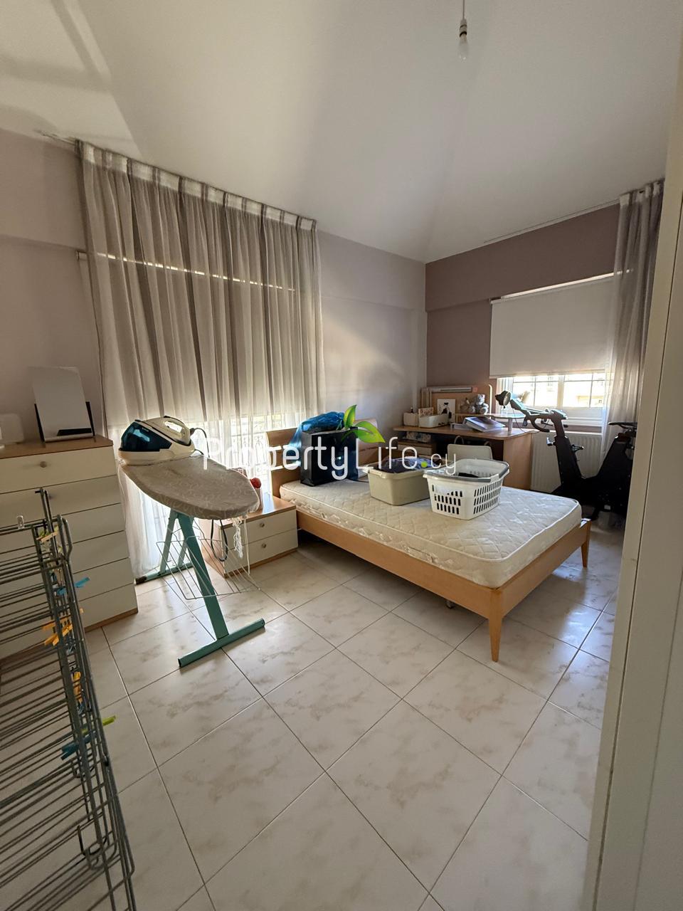 AGIOS FANOURIOS ARADIPPOU DETACHED CORNER HOUSE FOR SALE