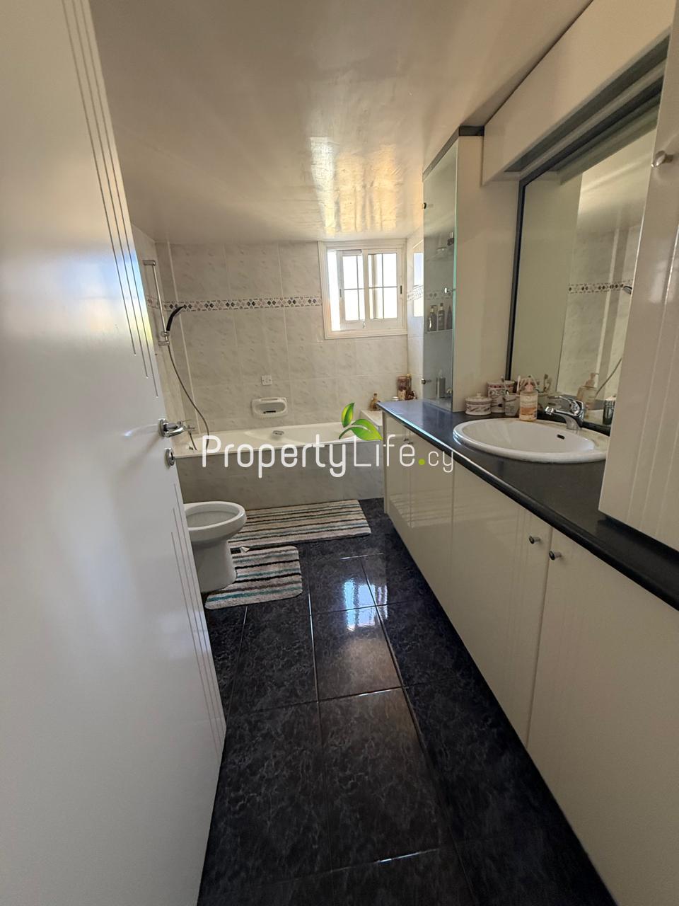 AGIOS FANOURIOS ARADIPPOU DETACHED CORNER HOUSE FOR SALE