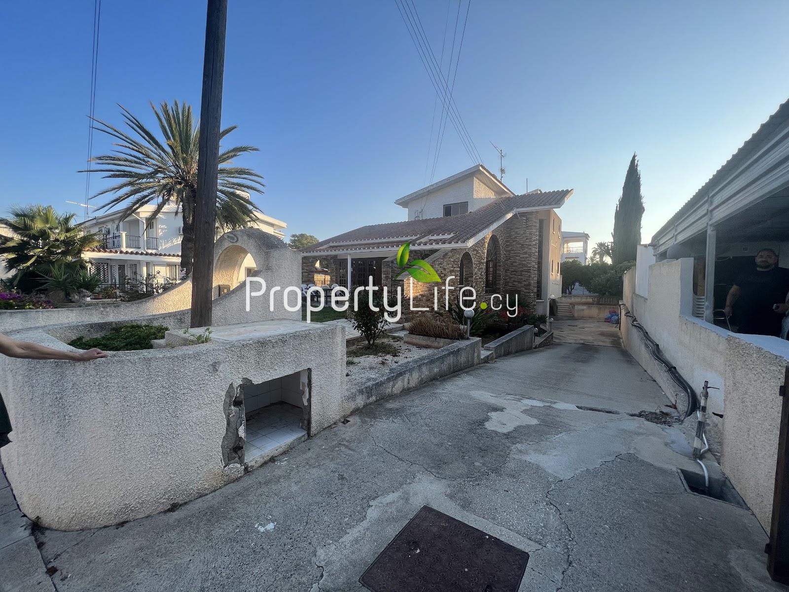 GOLDEN BAY VILLA FOR SALE