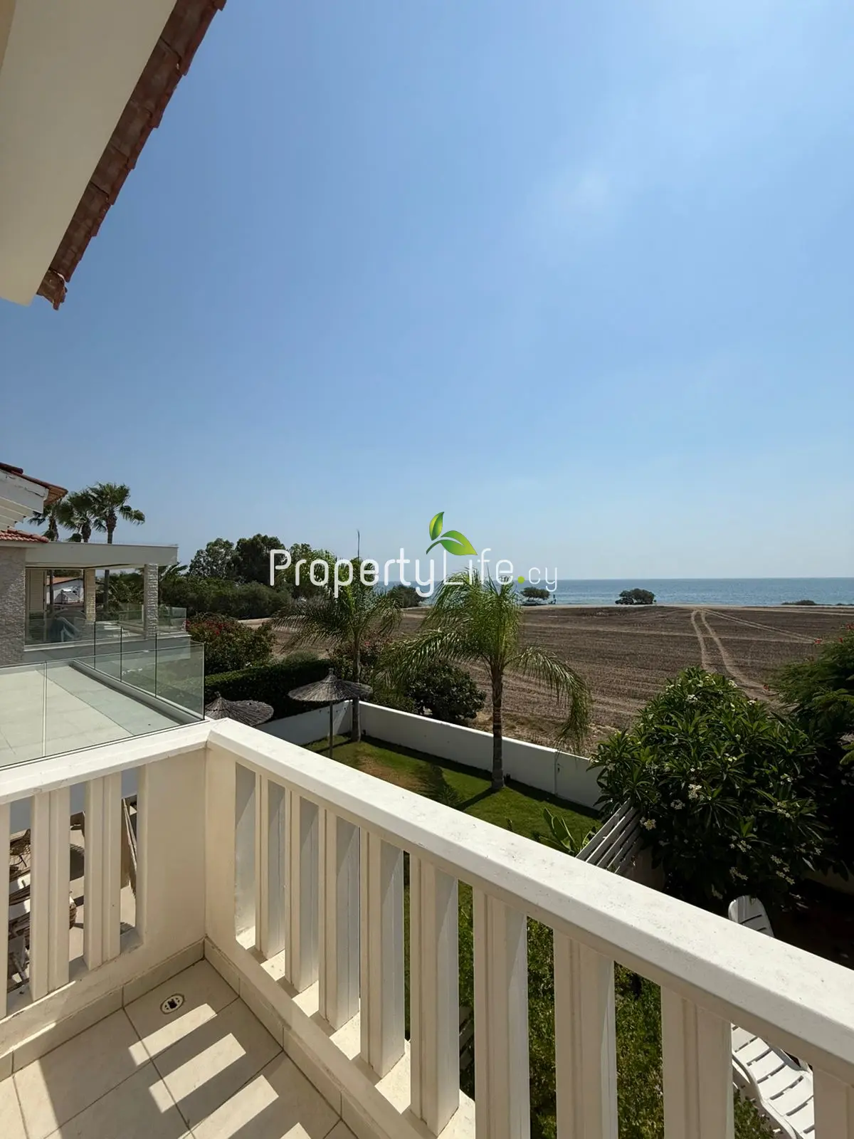 BEACH HOUSE WITH 3 BEDROOMS IN PERVOLIA